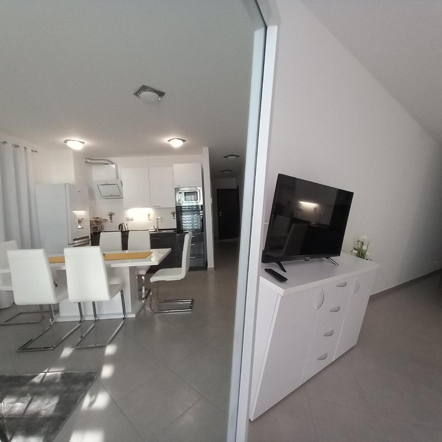 Apartman Nehaj Apartment Сен Екстериор снимка